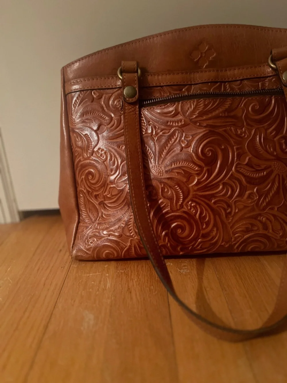 Patricia Nash Poppy Tote Handbag in Tooled Florence Leather - Picture 3 of 16